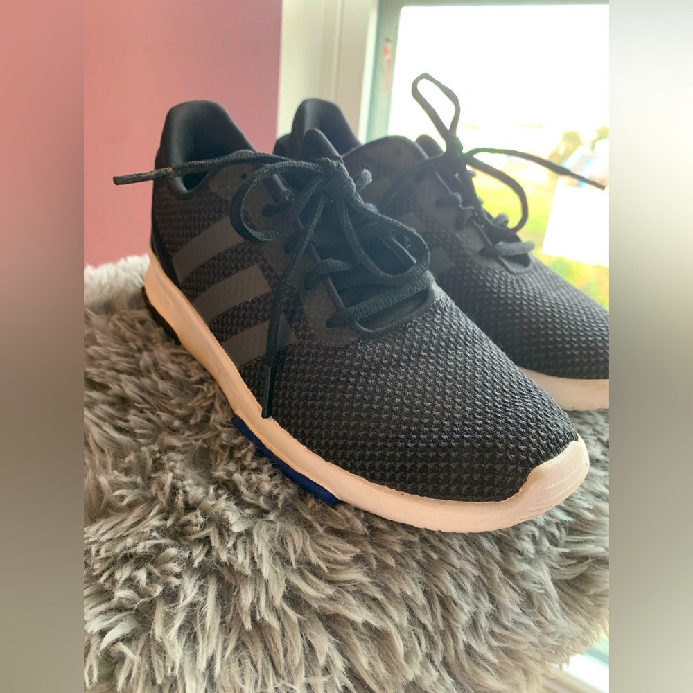 Boys Size 7 Adidas ICloud Foam Shoes